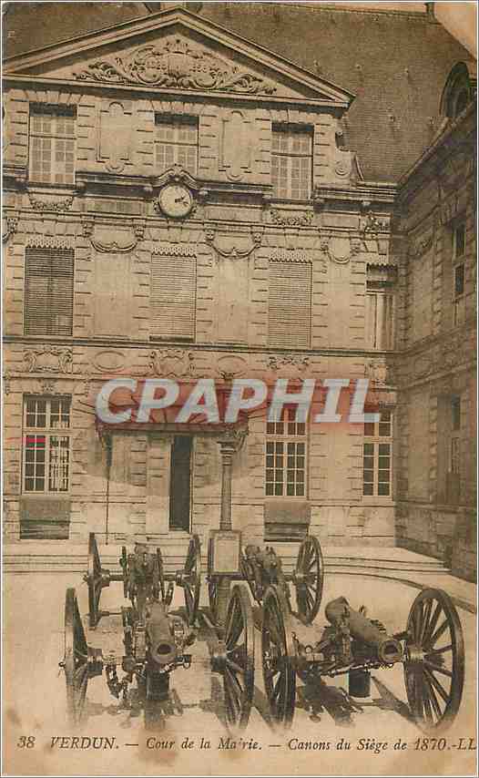 CPA Verdun Cour de la Mairie Canons du siege de 1870 