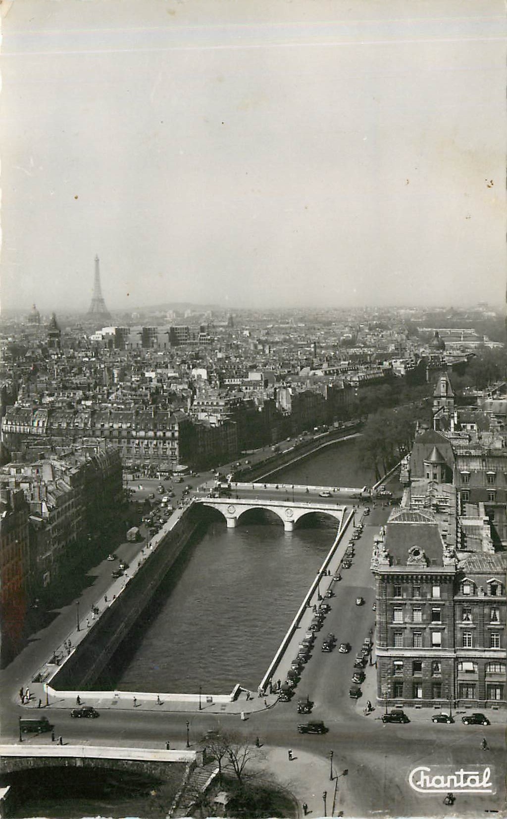CPM Paris Panorama vu des Tours de Notre Dame 