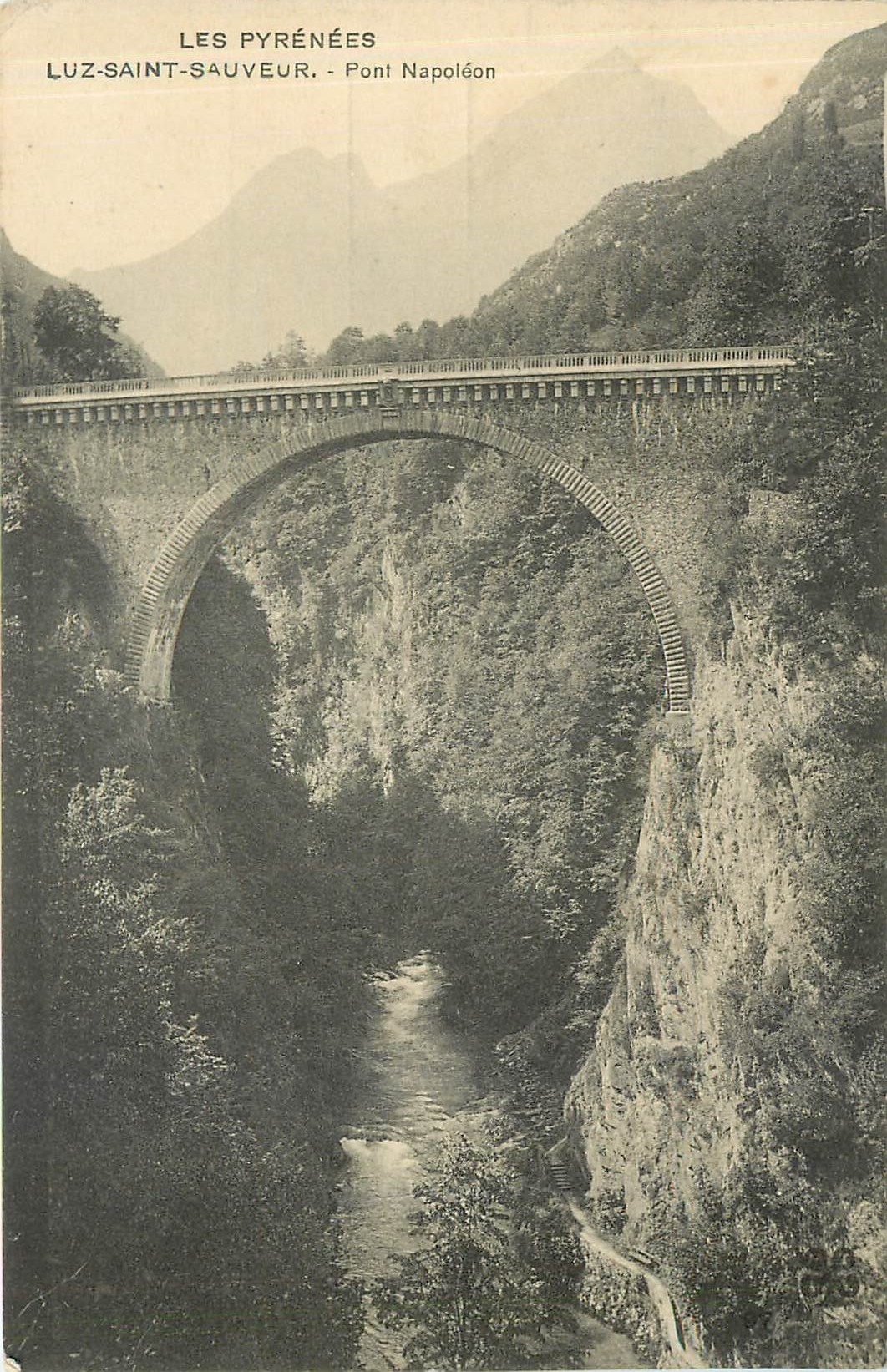 CPA Luz Saint Sauveur Pont Napoleon 