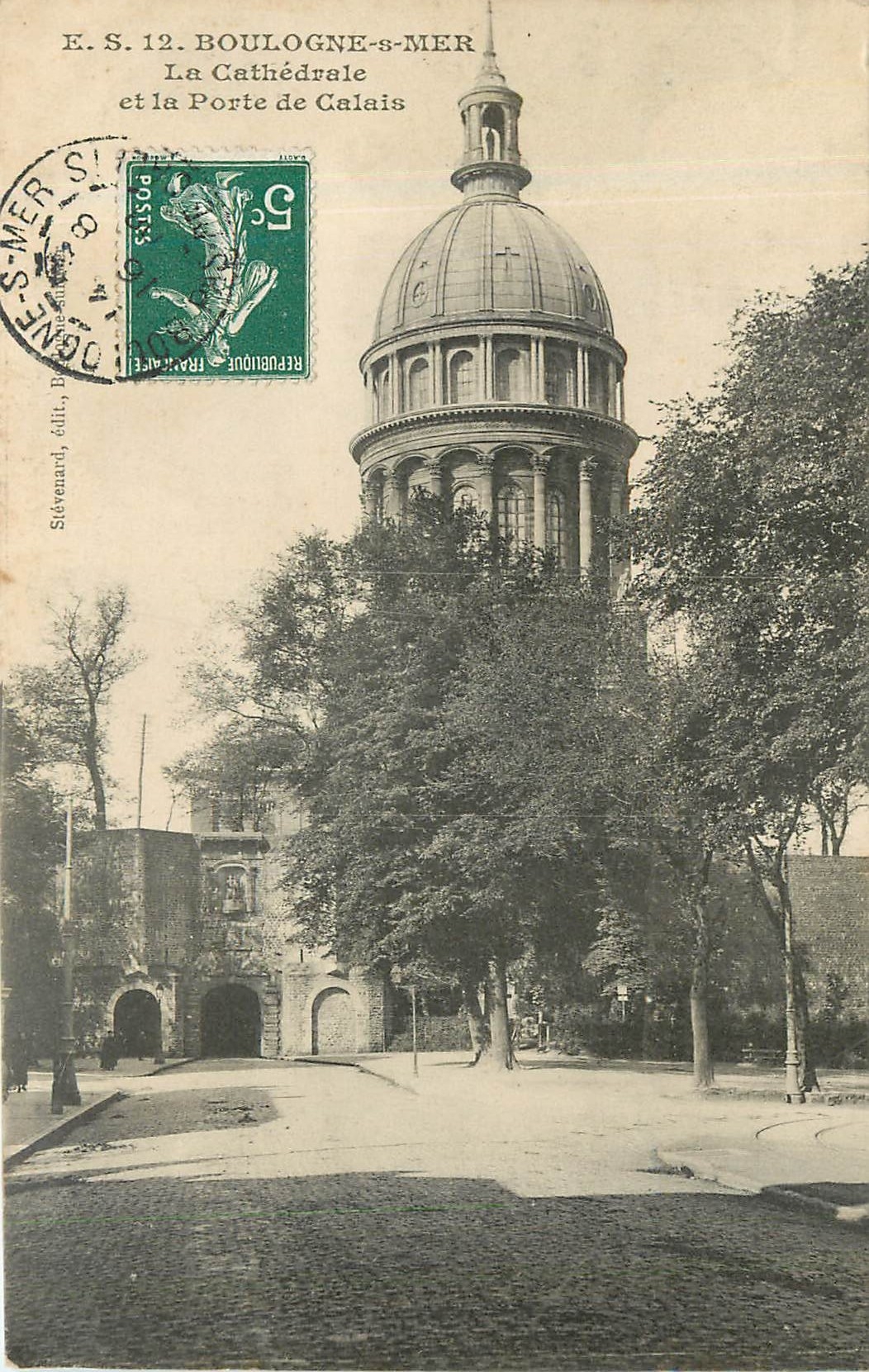 Boulogne-sur-Mer — La Cathédrale et la Porte de Calais — Éditeur Stevenard, n° S. 12