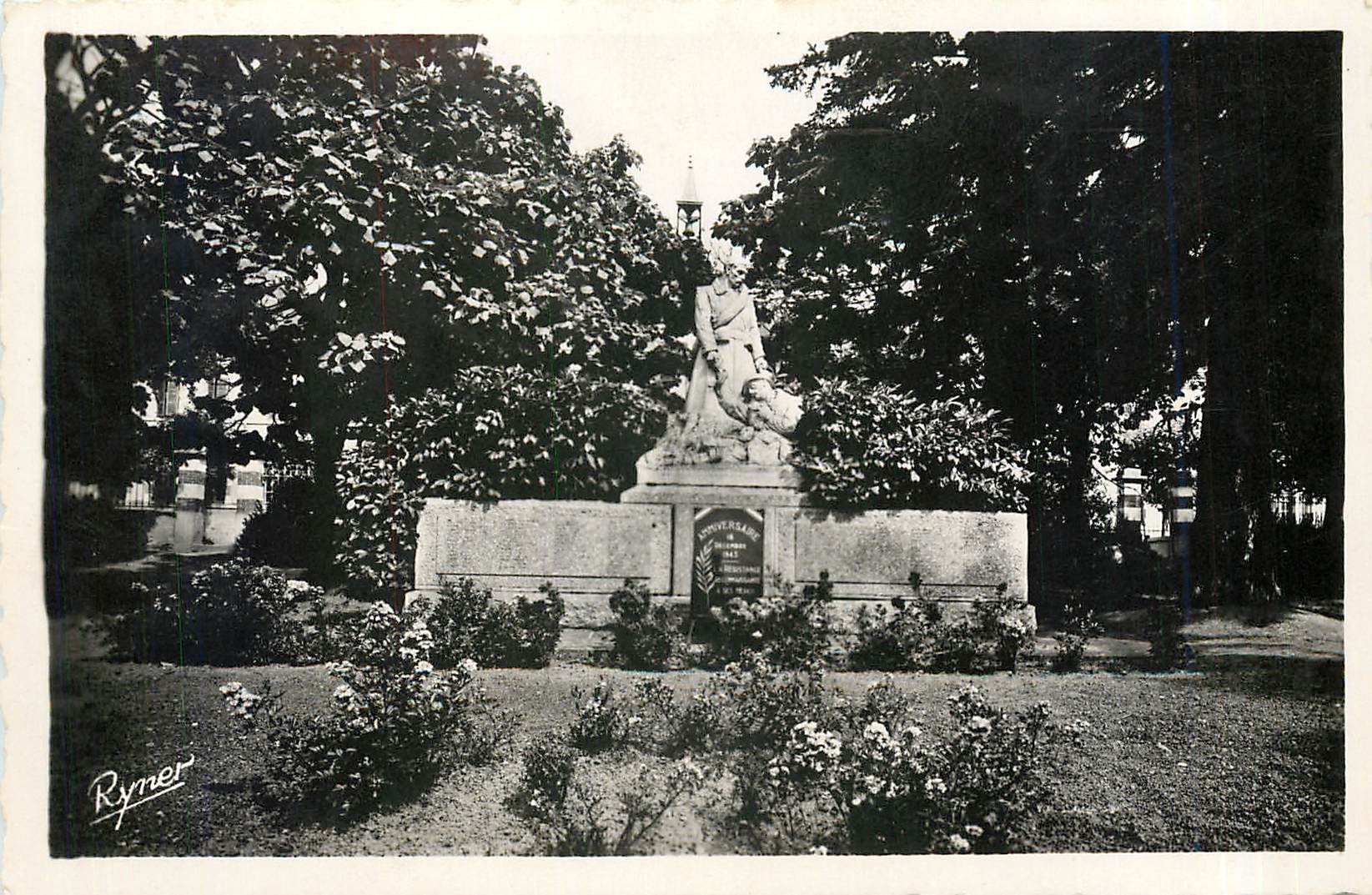 Billom (Auvergne) — Le Monument aux Morts — Édition Ryner
