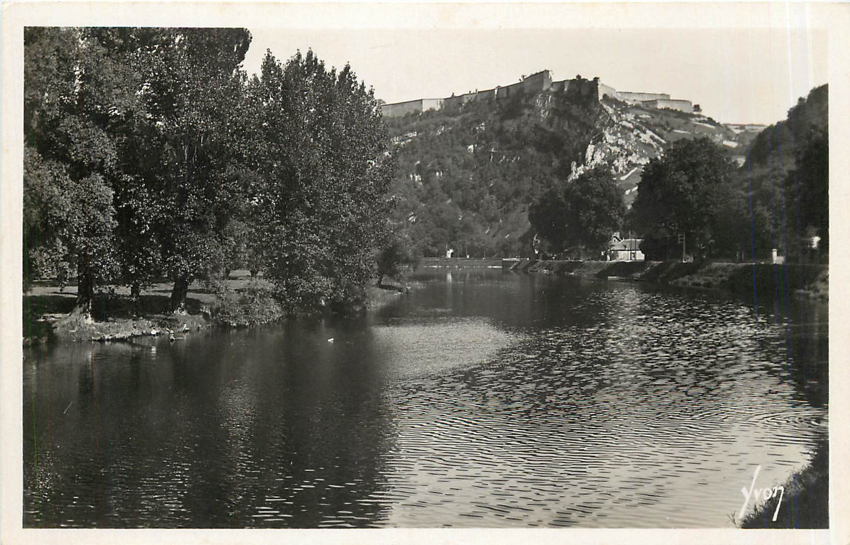 CPA Besancon Doubs Le Doubs et la citadelle 