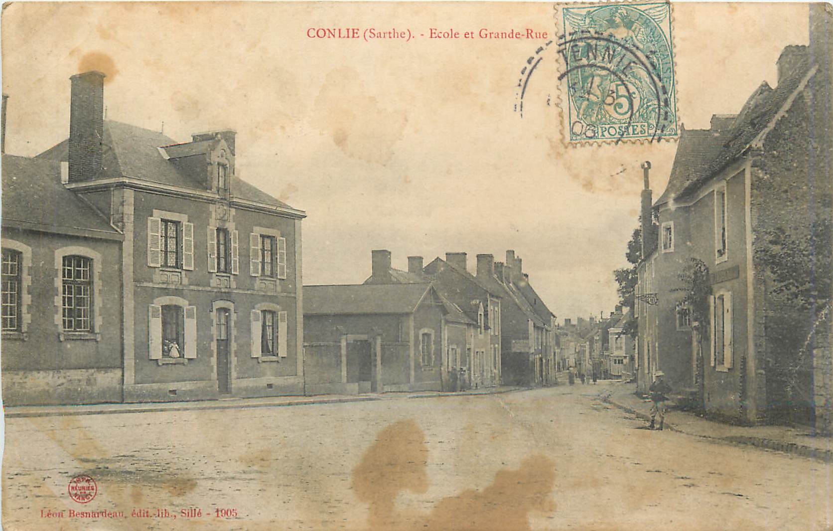 CPA Conlie Sarthe Ecole et Grande Rue 