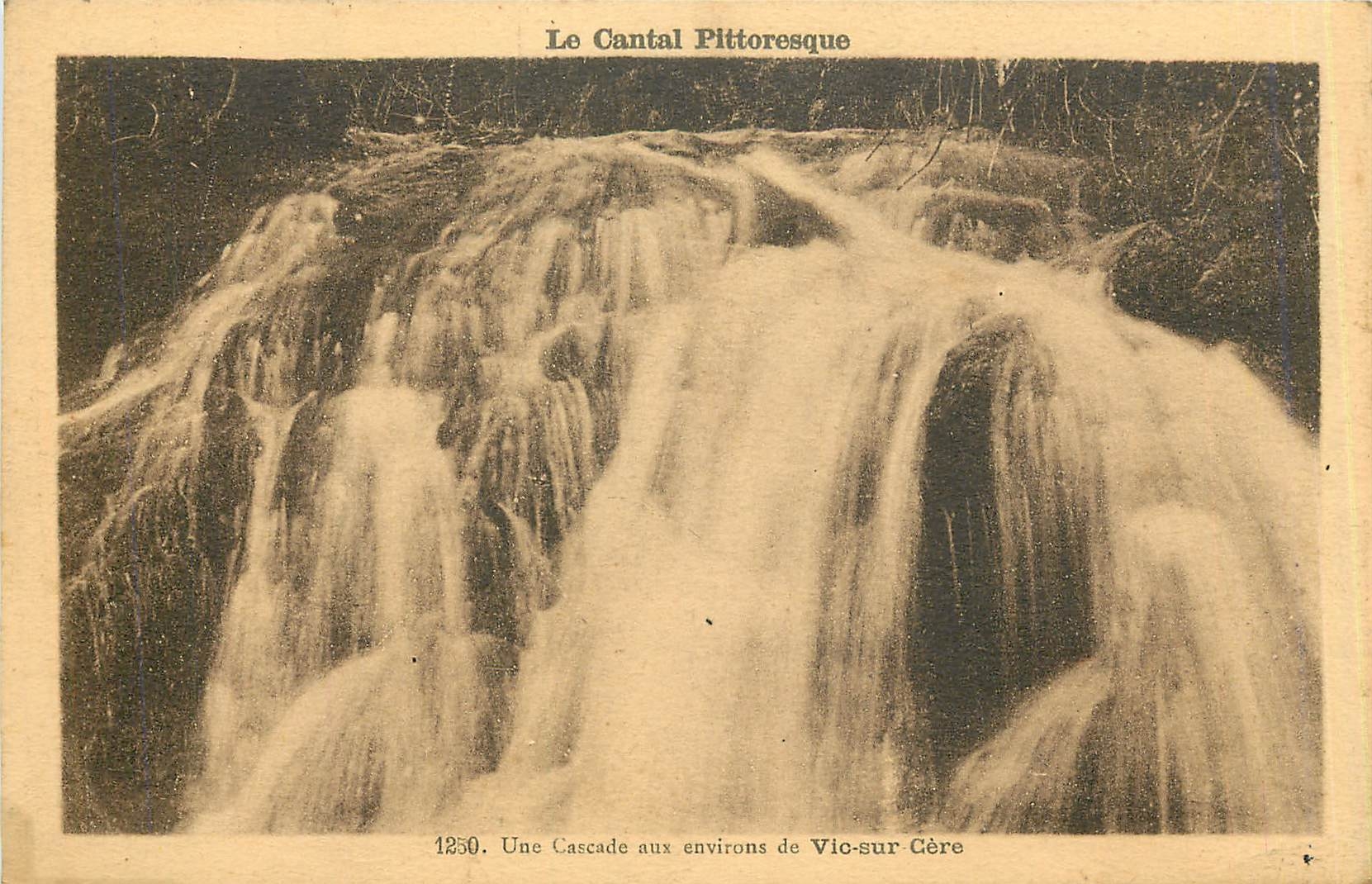 CPA Le Cantal Pittoresque Une Cascade aux environs de Vic sur Cere 