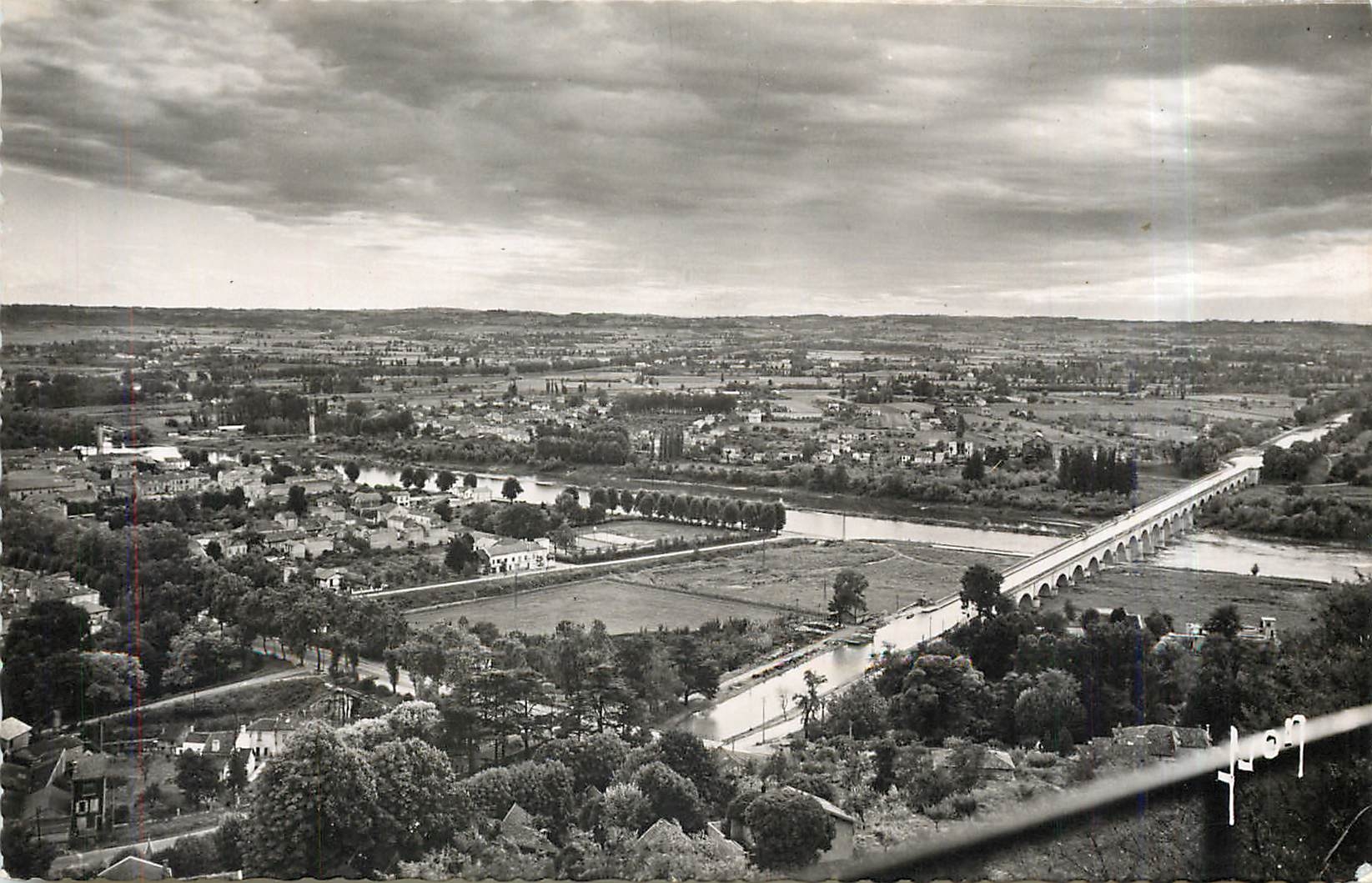 CPM Agen L et G Vue des coteaux la Garonne et le Pont Canal 