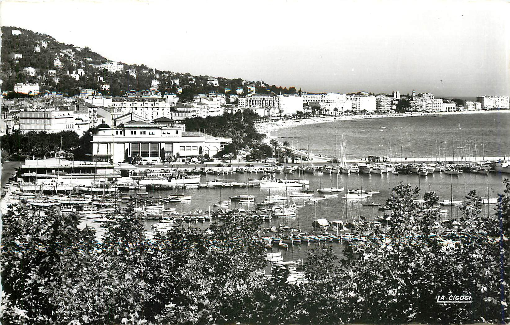 CPM Cannes AM Vue sur le Port la Promenade et la Croisette 