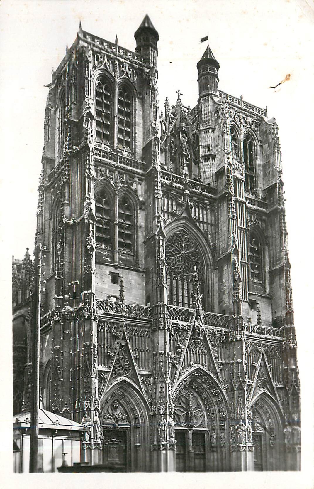 CPM Abbeville Somme La Cathedrale 