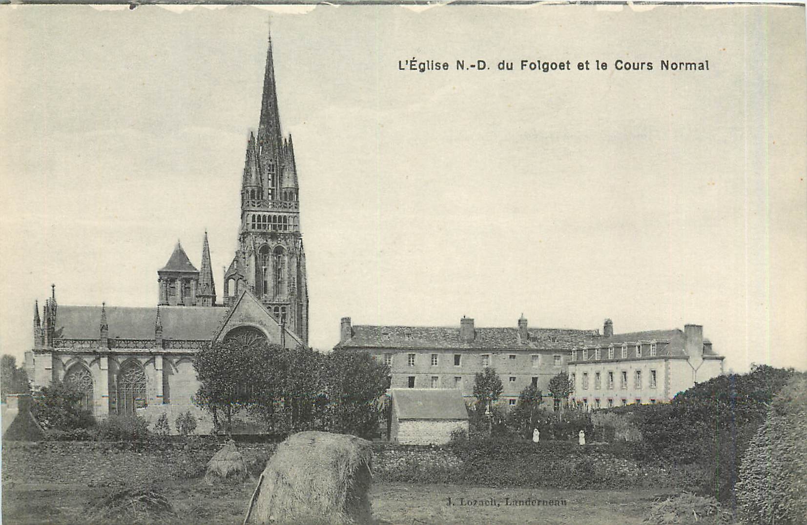 CPA L'Eglise ND du Fulgoet et le Cours Normal 