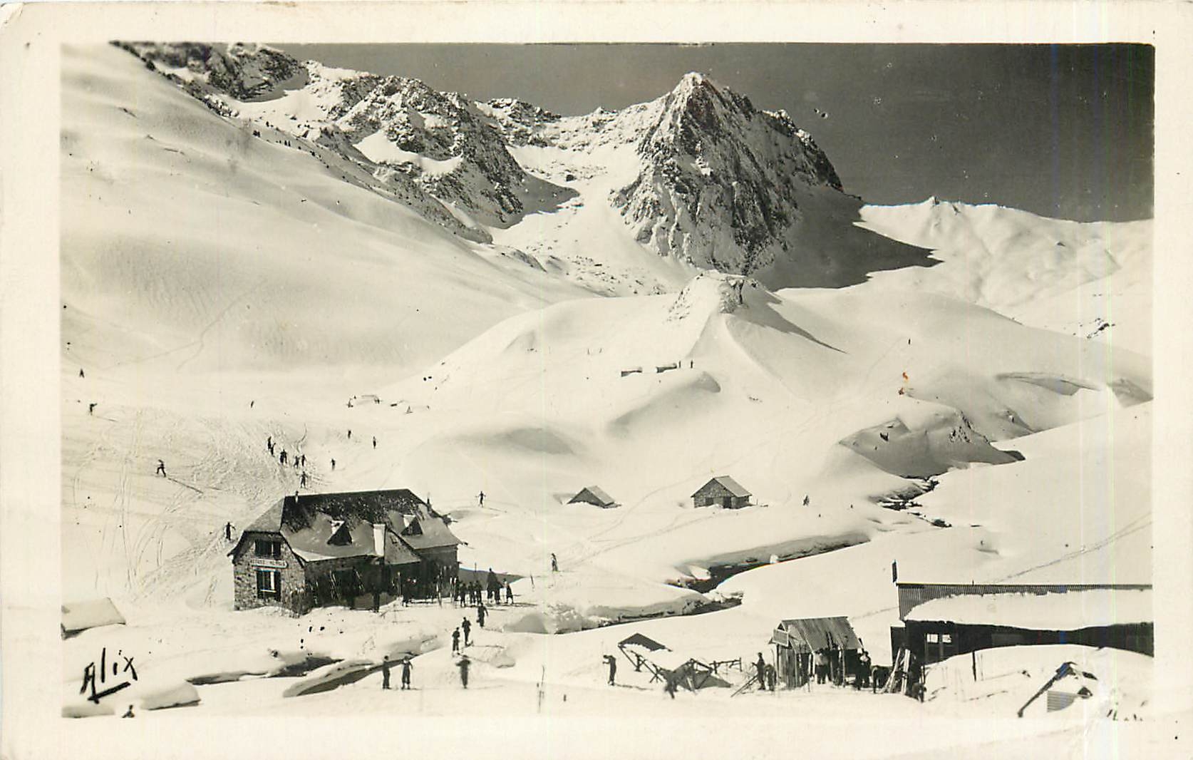 Les Pyrénées sous la neige — Champs de neige de La Mongie. Alt. 1800m. Les Refuges. Le Pic d'Espagne — Éditions Alix, Bagnères-de-Bigorre, N° 604