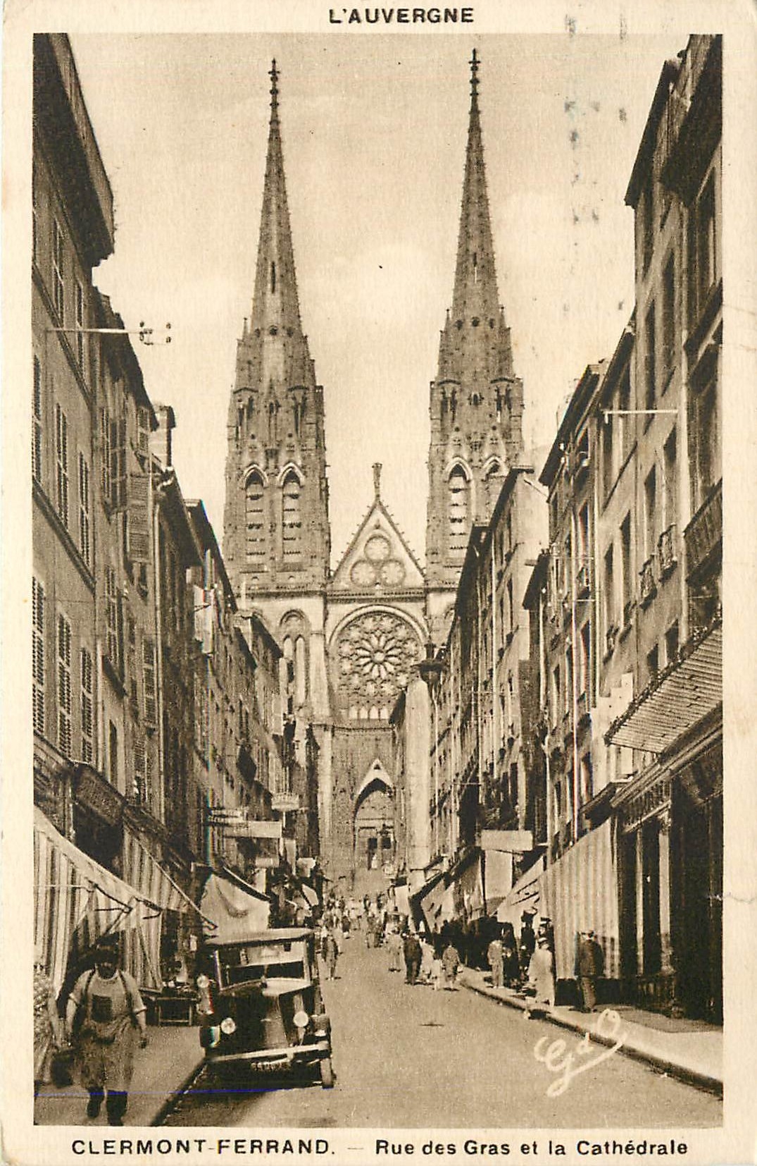 CPA Clermont Ferrand Rue des Gras et la Cathedrale 