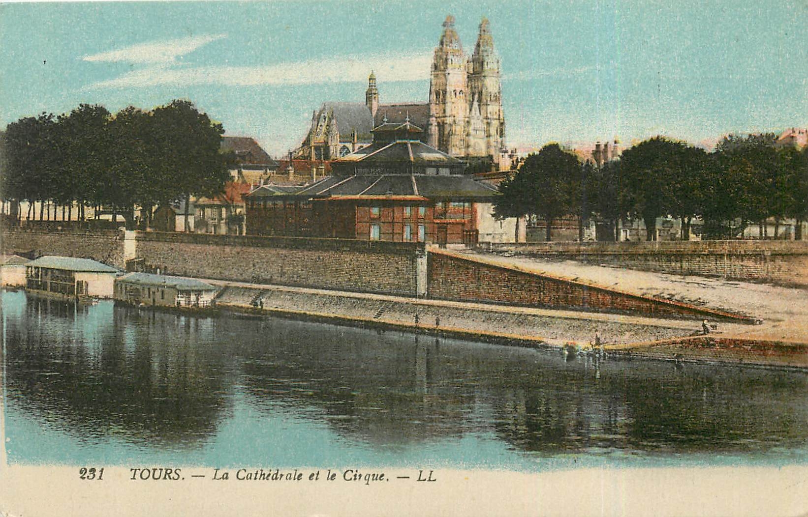 CPA Tours La Cathedrale et le Cirque 