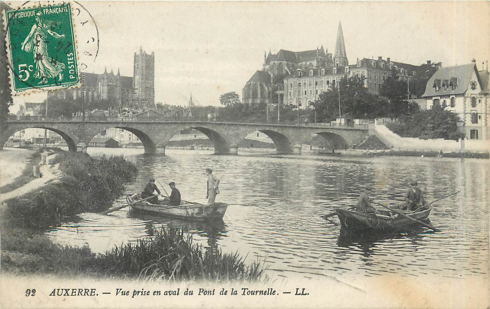 Auxerre — Vue prise en aval du Pont de la Tournelle — LL.