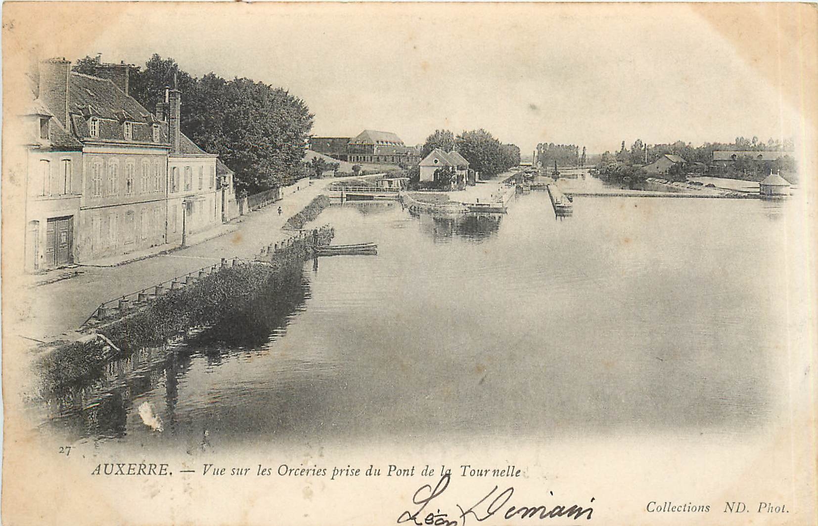 CPA Auxerre Vue sur les Orcieres prise du Pont de la Tournelle Bel affranchissement Timbres Taxe
