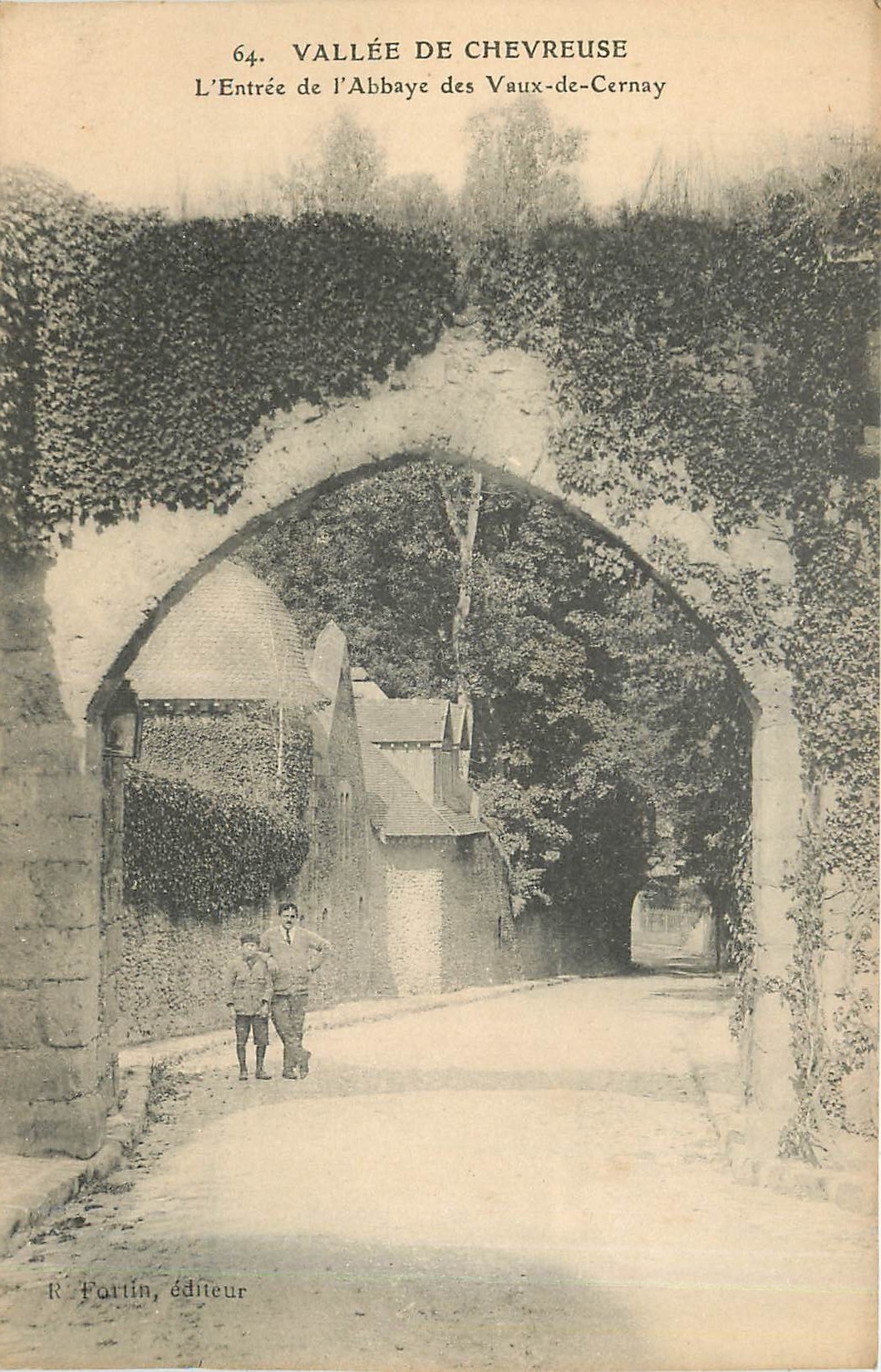 CPA Vallee de Chevreuse L'Entree de l'Abbaye des Vaux de Cernay 