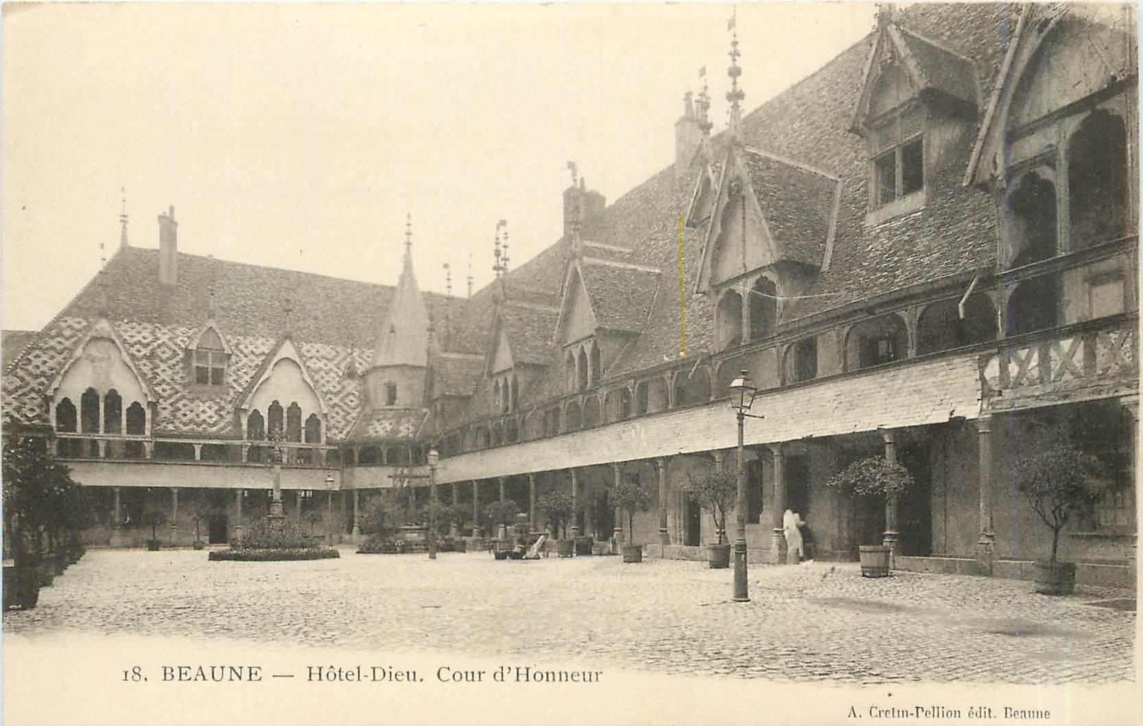 CPA Beaune Hotel Dieu Cour d'Honneur 
