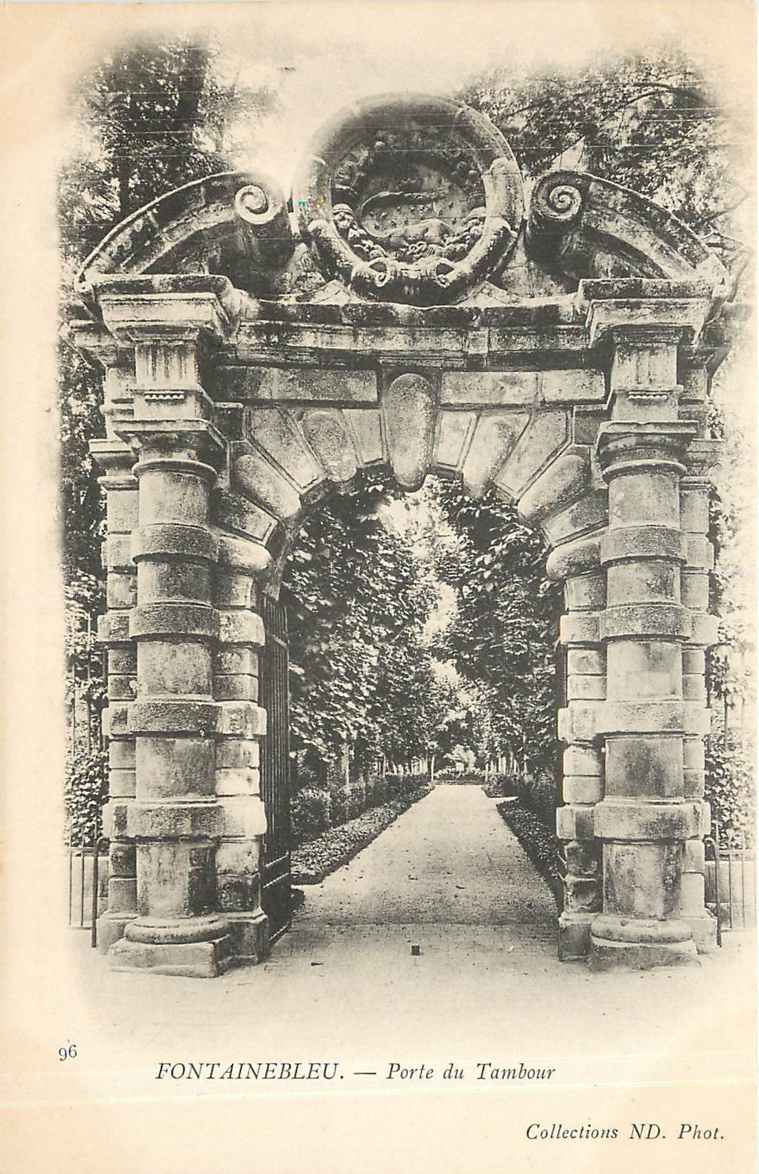 CPA Fontainebleau Porte du Tambour 