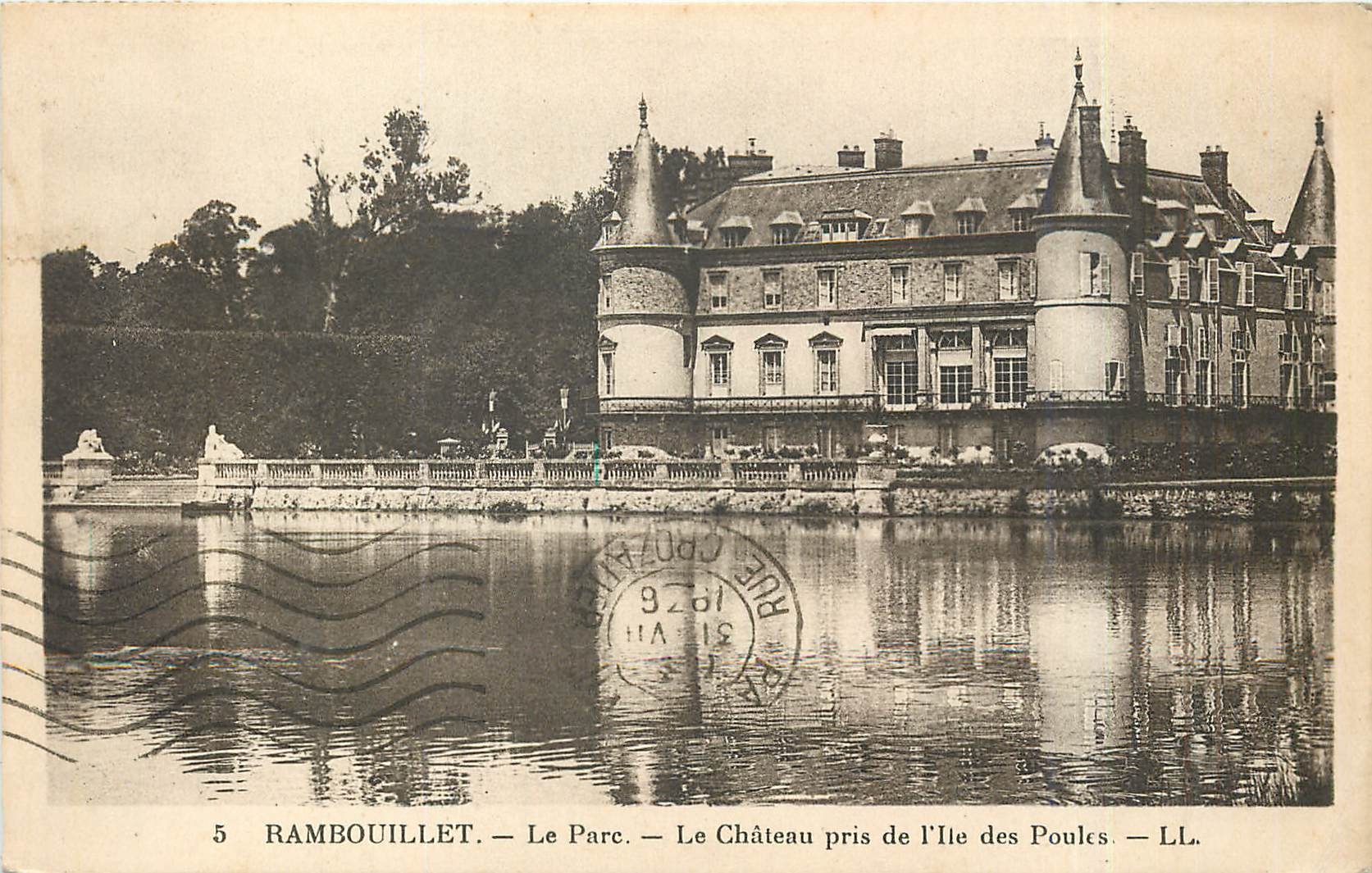 CPA Rambouillet Le Parc Le Chateau prise de l'lle des Poules 