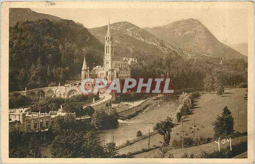CPA Lourdes La Basilique et le Gave 