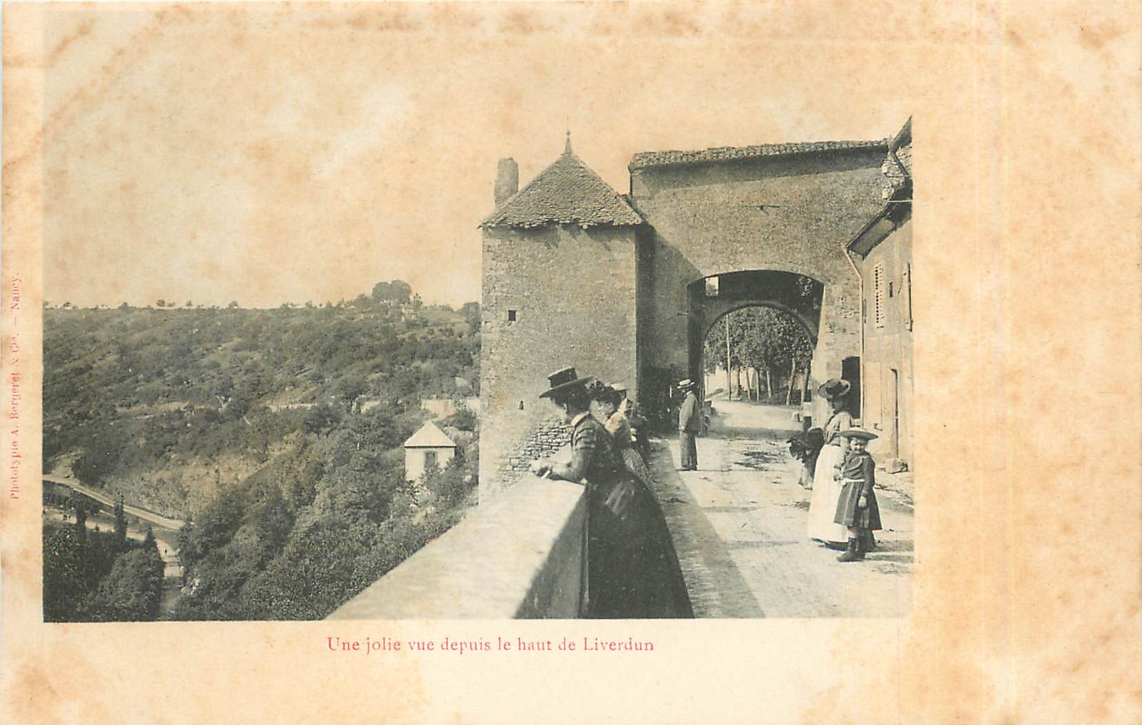 Vue depuis le haut de Liverdun — Phototype A. Beruetti & Cie, Nancy