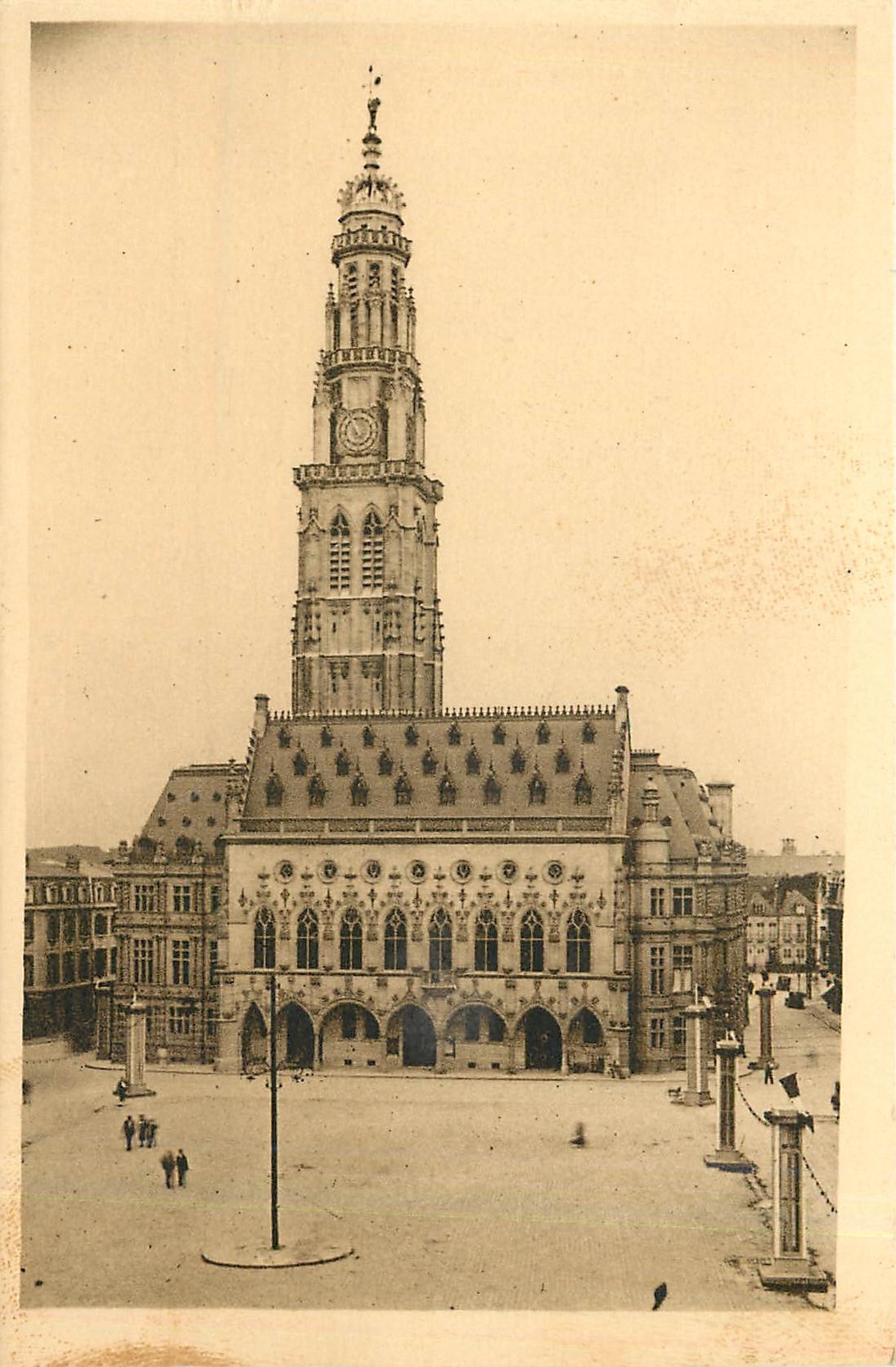 CPA Arras Hotel de Ville et Beffroi Facade Principale 