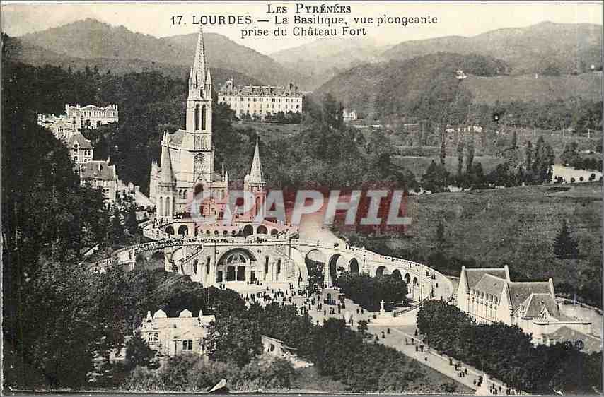 CPA Lourdes La Basilique Vue Plongeante prise du Chateau Fort 