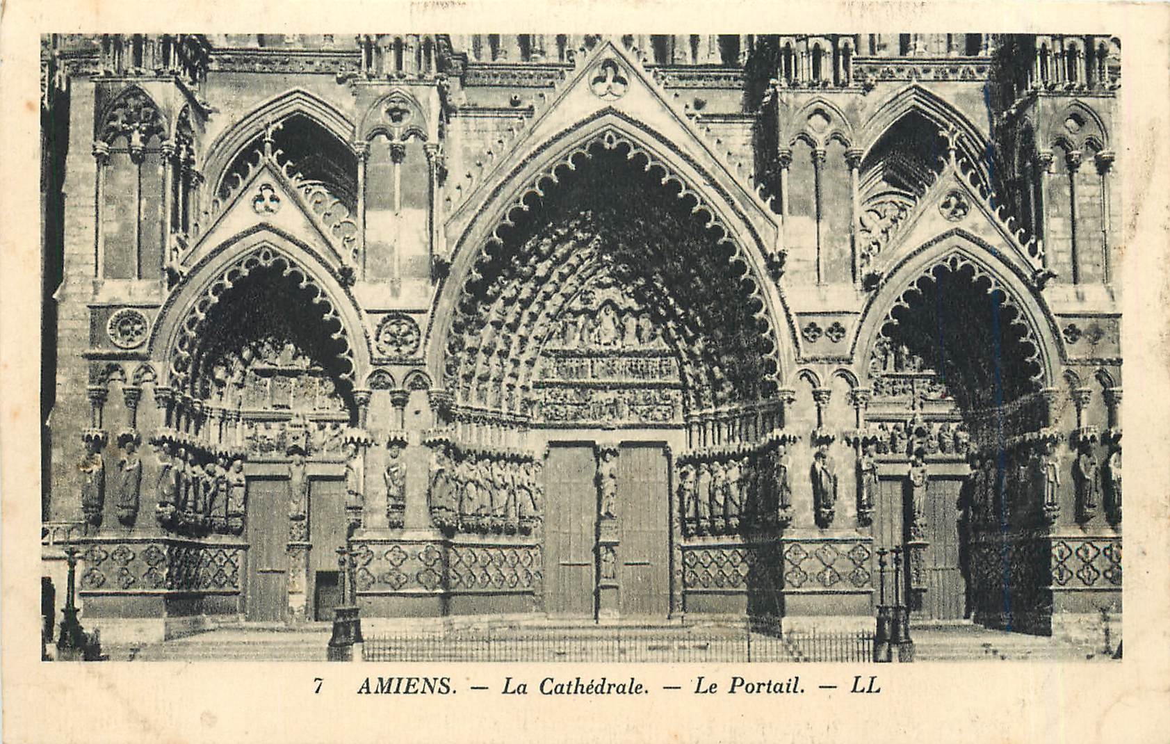 CPA Amiens La Cathedrale Le Portail 