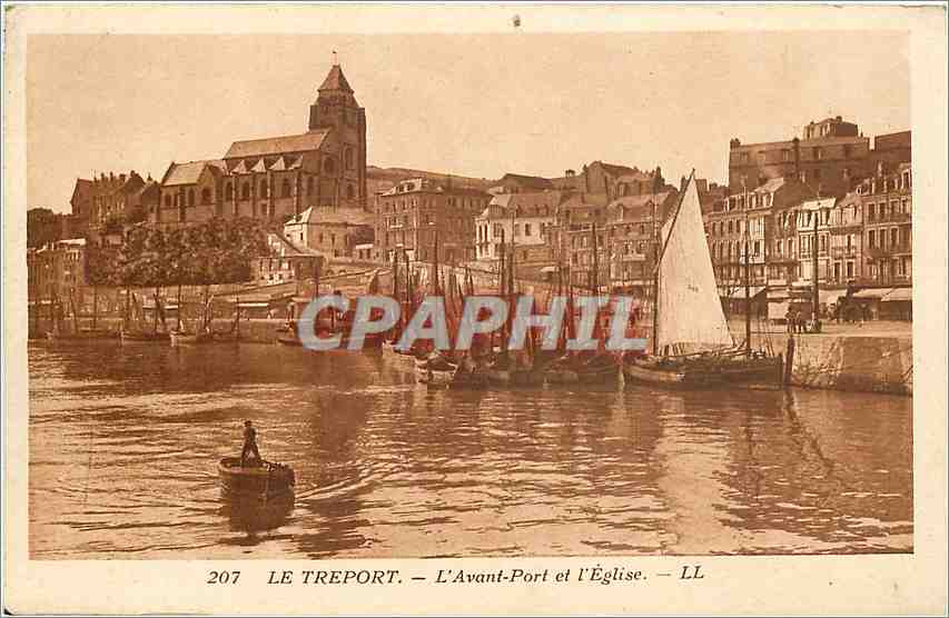 CPA Le Treport L'Avant Port et l'Eglise Bateaux de peche