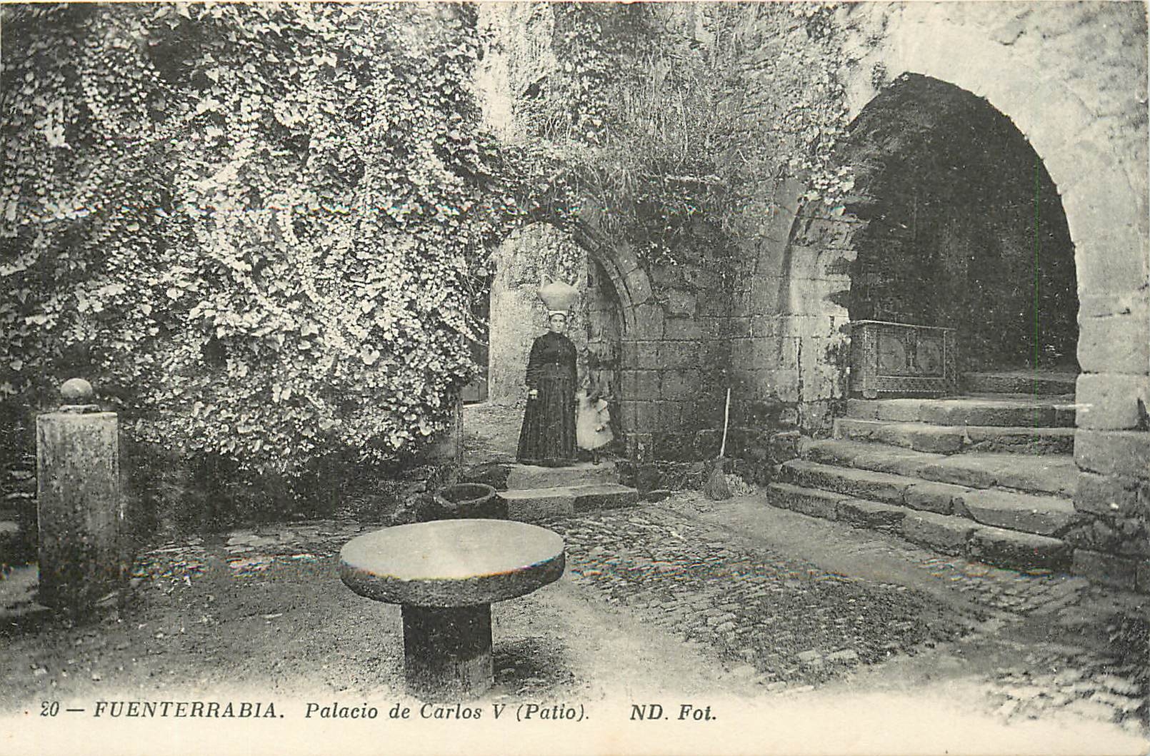 CPA Fuenterrabia Palacio de Carlos V Patio 