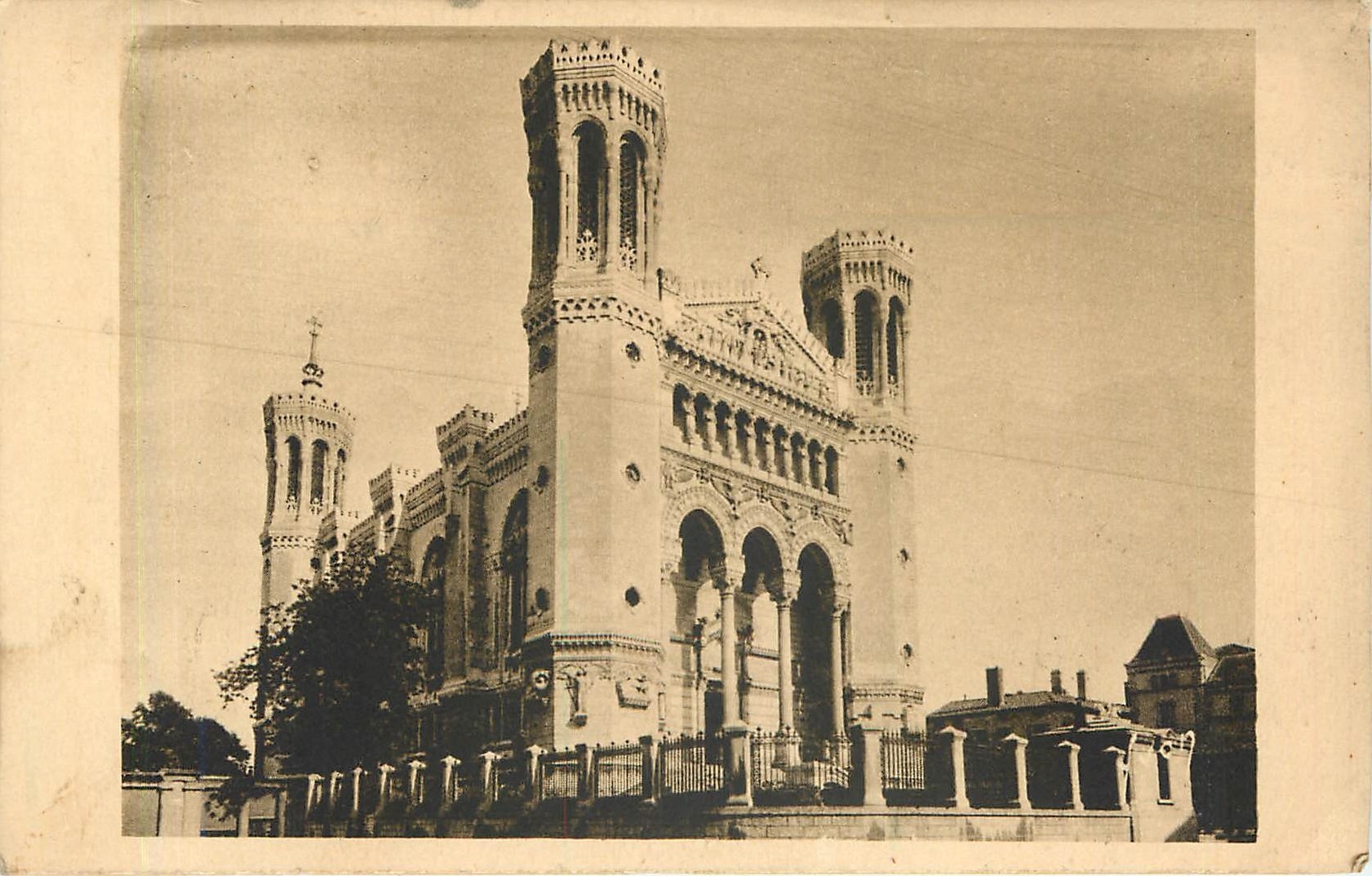 CPA Lyon Basilique de N. D. de Fourviere