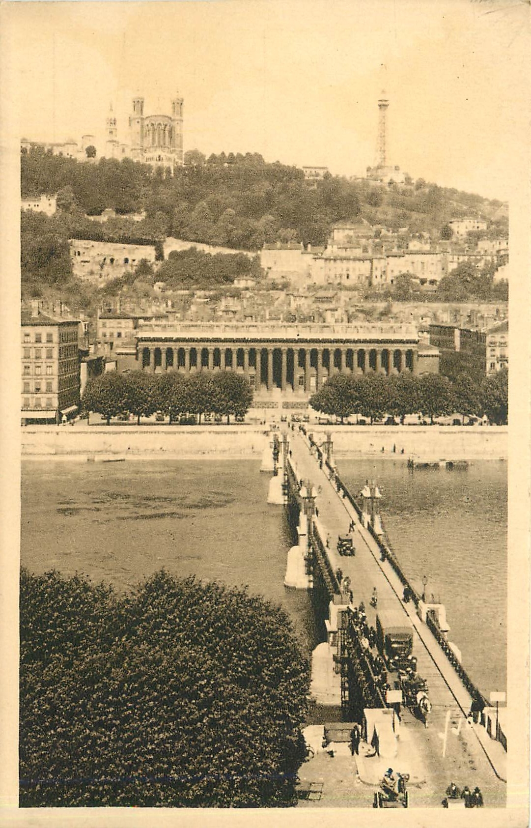 CPA Lyon La colline de Fourviere le Pont et le Palais de Justice