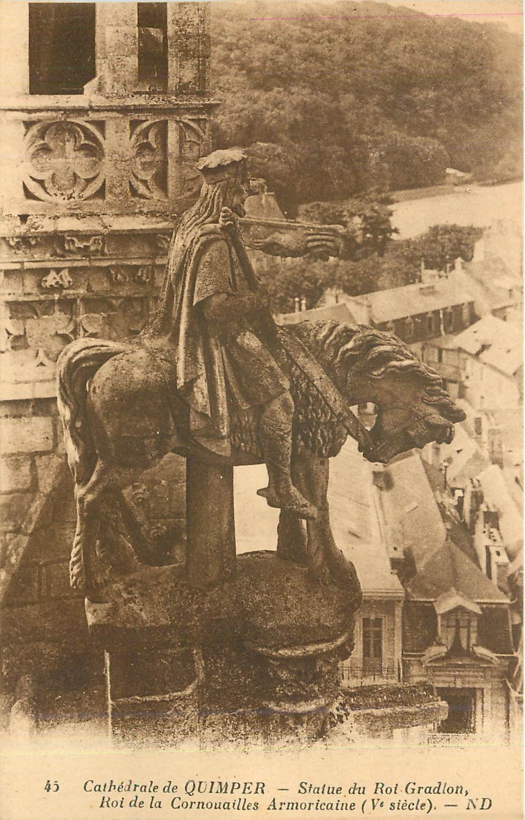 CPA Cathedrale de Quimper - Statue du Roi Gradlon   Roi de la Cornouailles Armoricaine