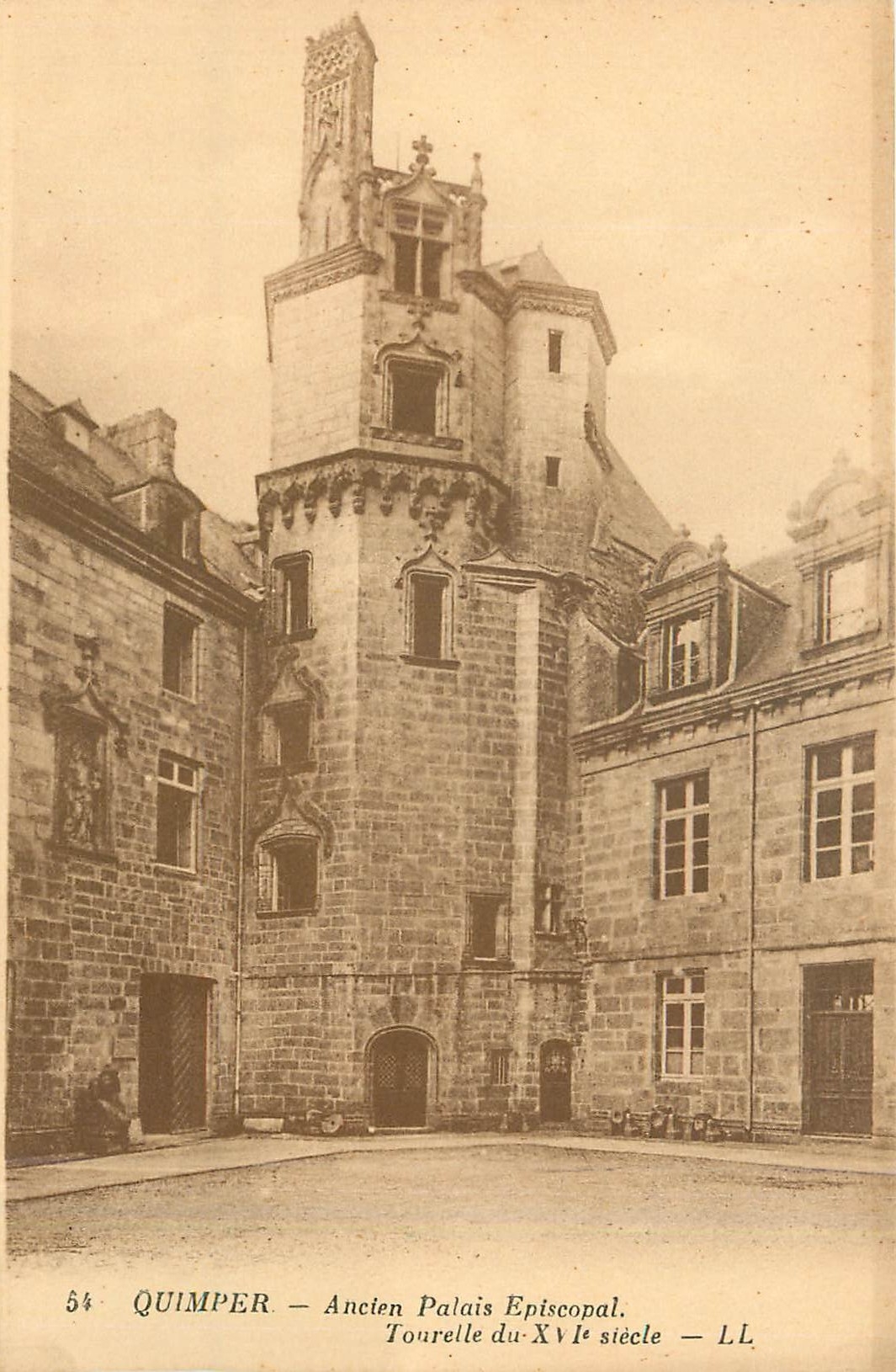 CPA Quimper - Ancien Palais Episcopal. Tourelle du XVIe siècle