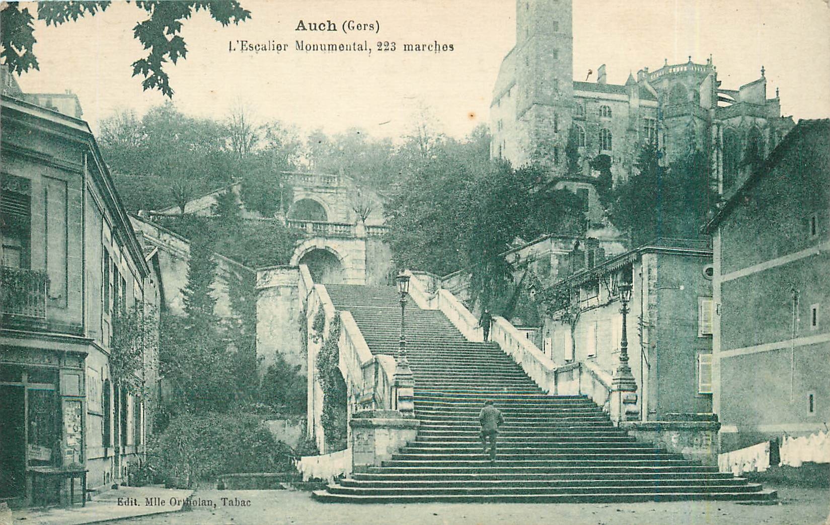 CPA Auch l'Escalier Monnumental  223 marches