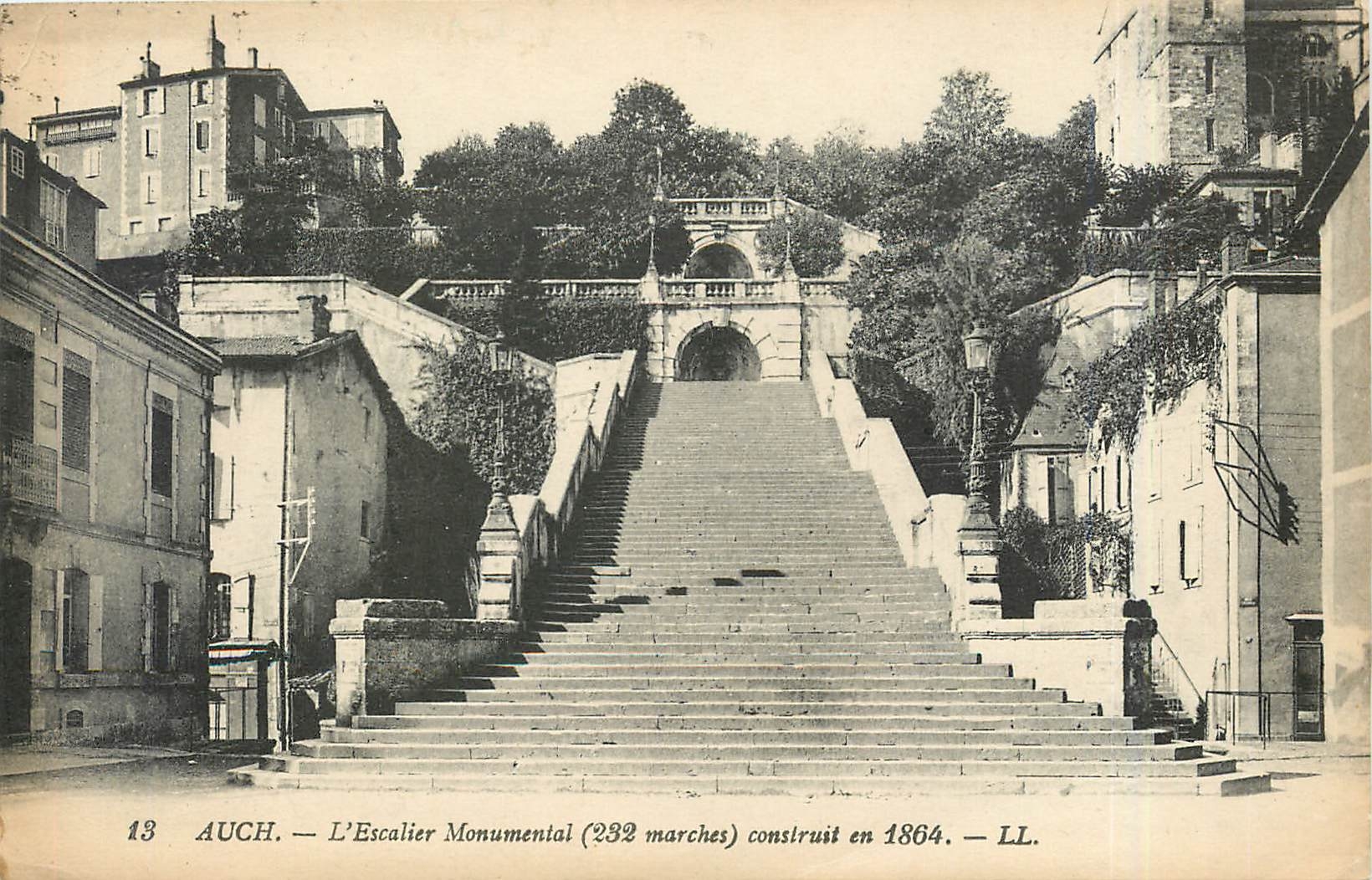 CPA Auch l'Escalier Monnumental  232 marches construit eh 1864