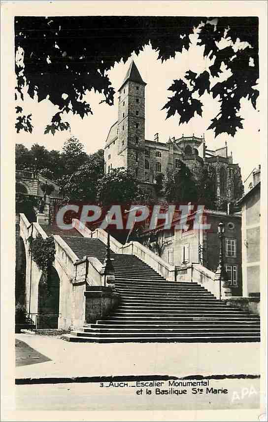 Auch — Escalier Monumental et la Basilique Sainte-Marie — éditeur APA