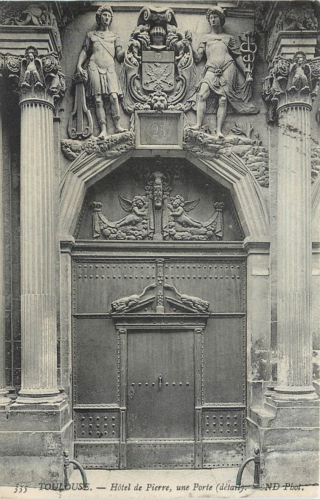 CPA Toulouse - Hotel de Pierre  une porte detail