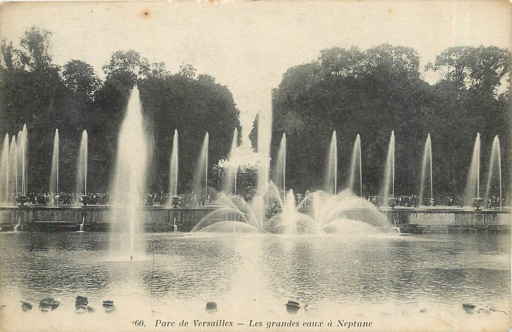 CPA Parc de Versailles - Les Grandes eaux a Neptune