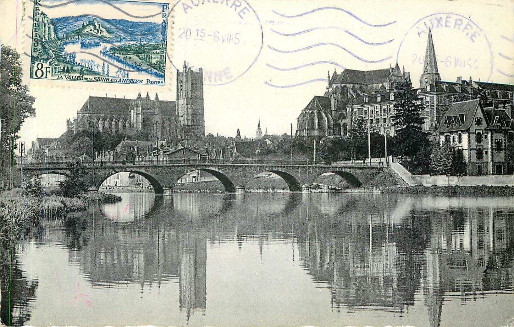 CPM Auxerre - Bords de l'Yonne la Cathedrale et l'Eglise St-Germain