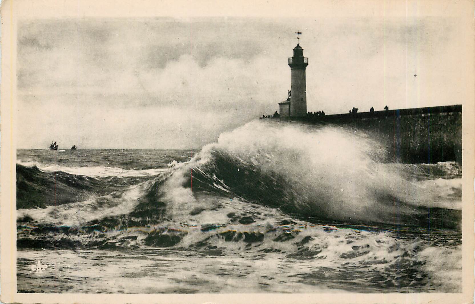 CPA Brest - La Jetee un jour de tempete Phare