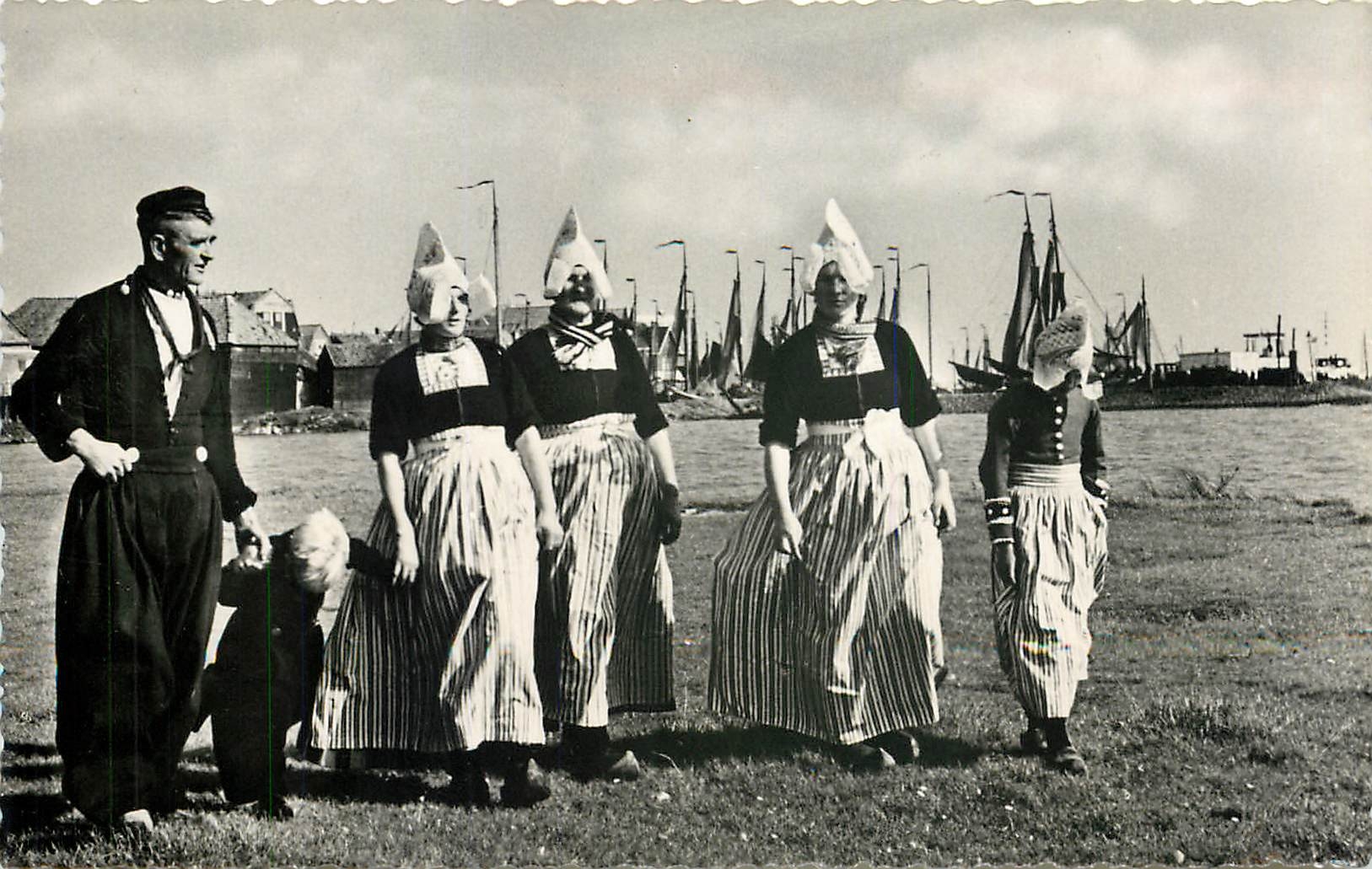 CPA Volendam au bord du Zuyderzee Folklore