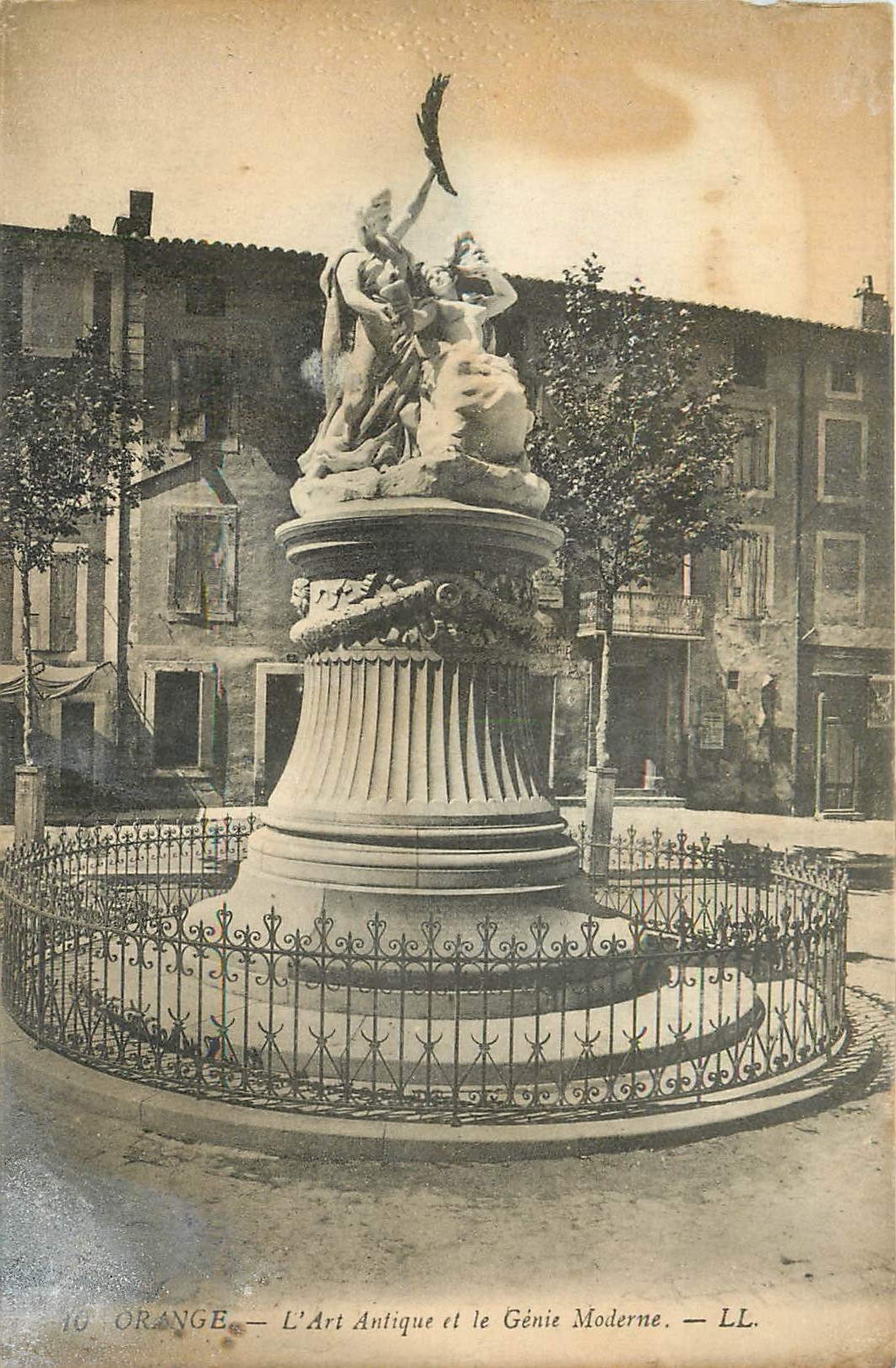 CPA Orange - L'art Antique et le Genie Moderne