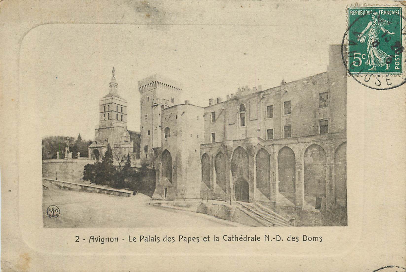 CPA Avignon - Le Palais des Papes et la Cathedrale N. D. des Doms
