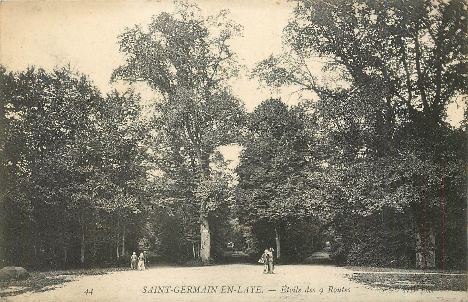 CPA Saint-Germain-en-Laye  -  Etoile des 9 routes