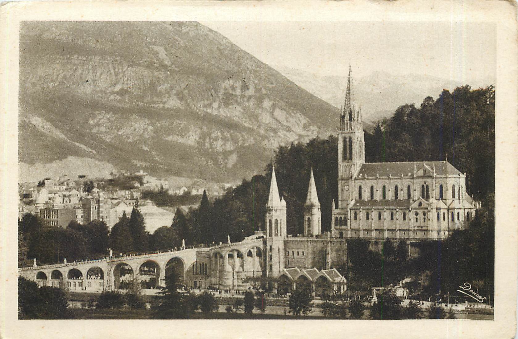 CPA Lourdes  La Basilique et le Pic du Jer