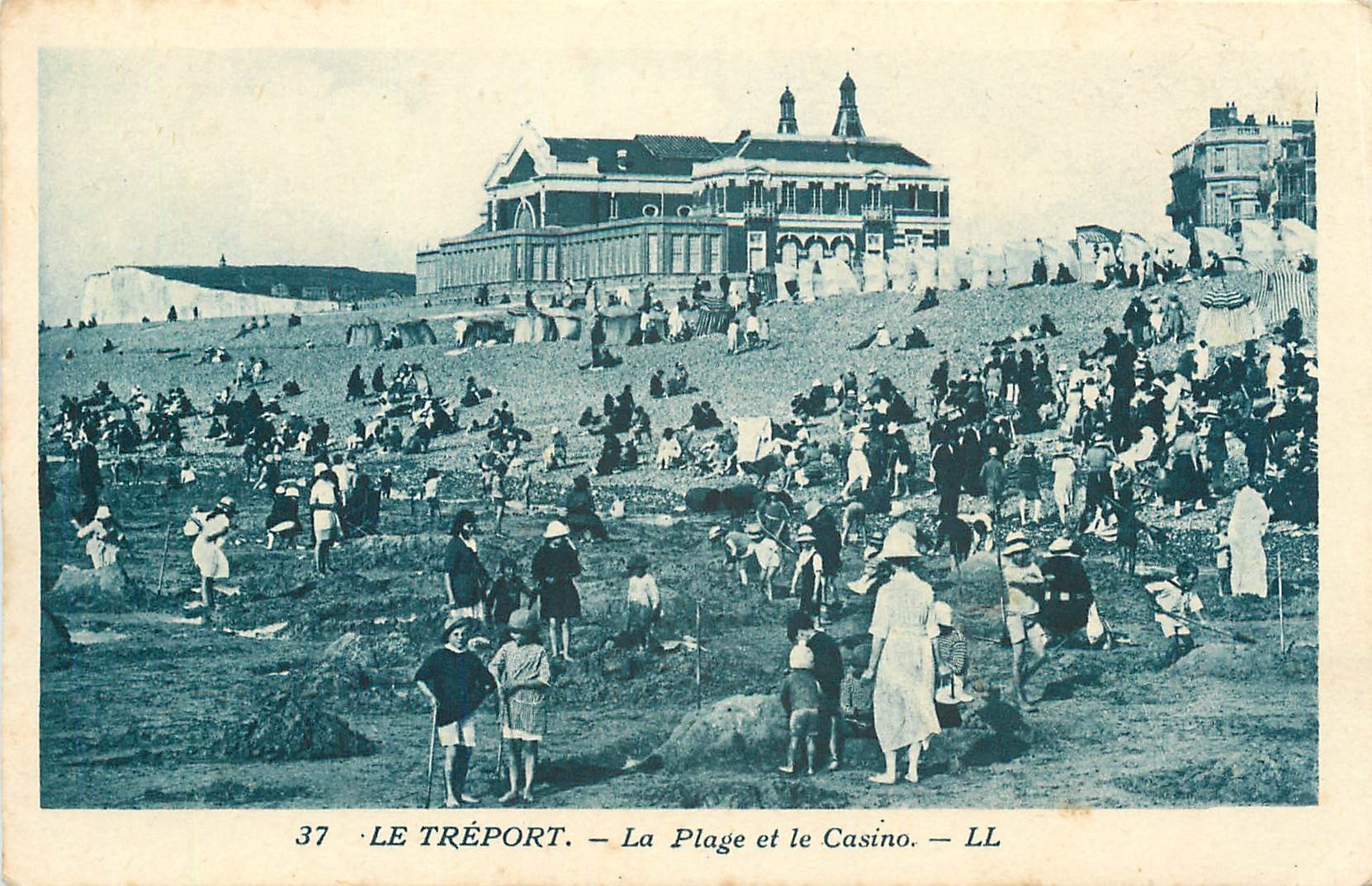 CPA Le Treport  -  La Plage et le Casino