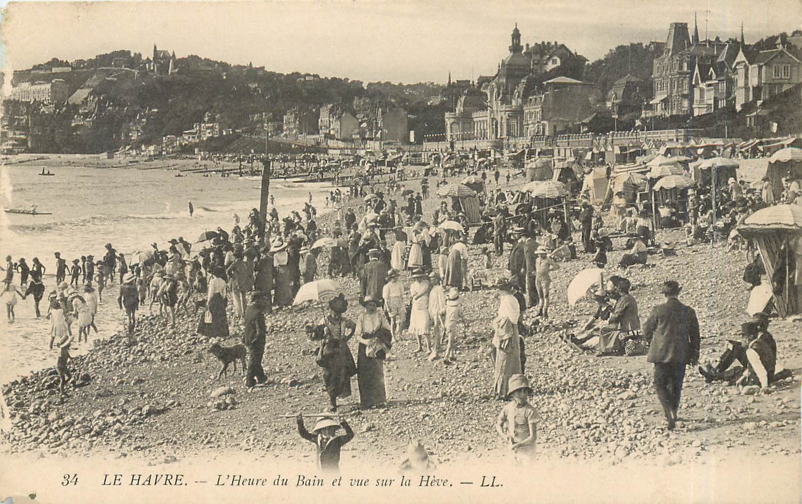 CPA Le Havre  -  L'Heure du Bain et vue sur le Heve