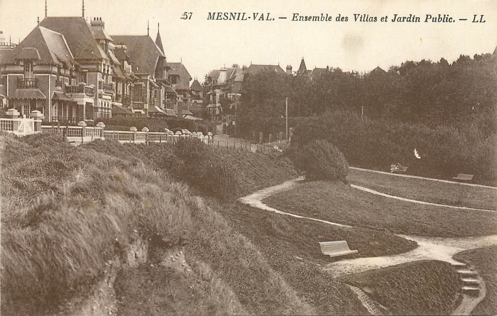 CPA Mesnil-Val  -  Ensemble des Villas et Jardin Public