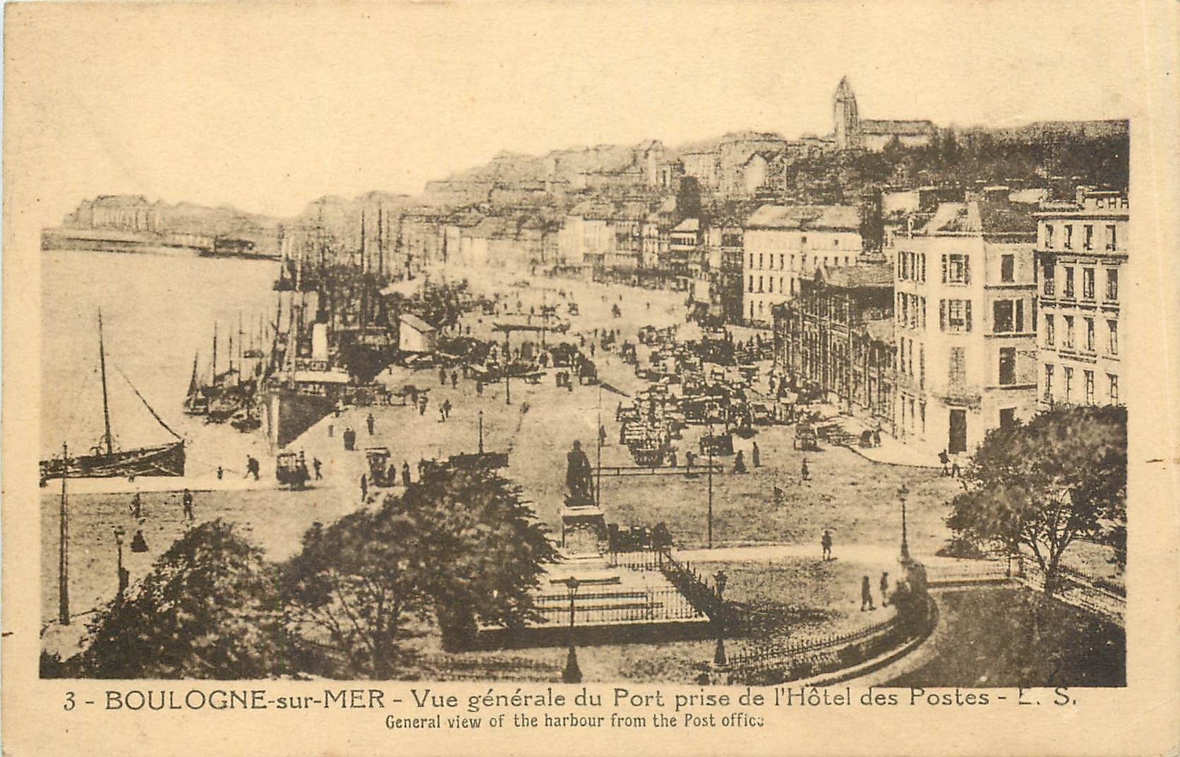 BOULOGNE-sur-MER — Vue générale du Port prise de l'Hôtel des Postes — E. S.