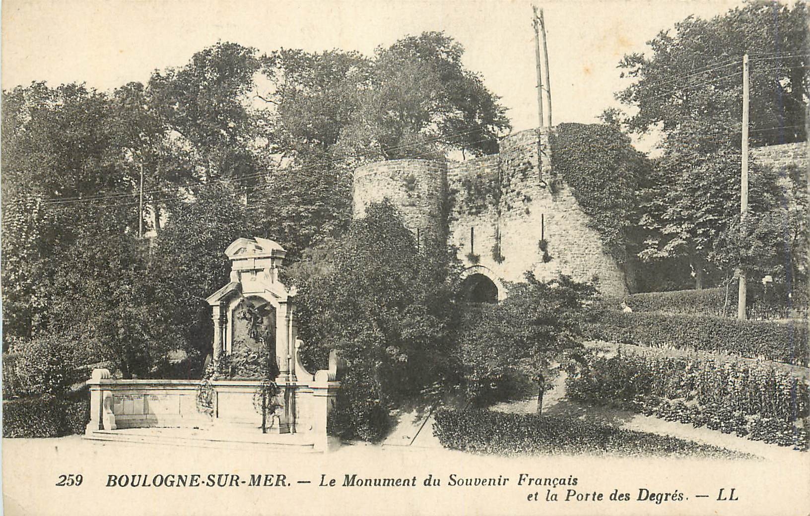 Boulogne-sur-Mer — Le Monument du Souvenir Français et la Porte des Degrés — LL