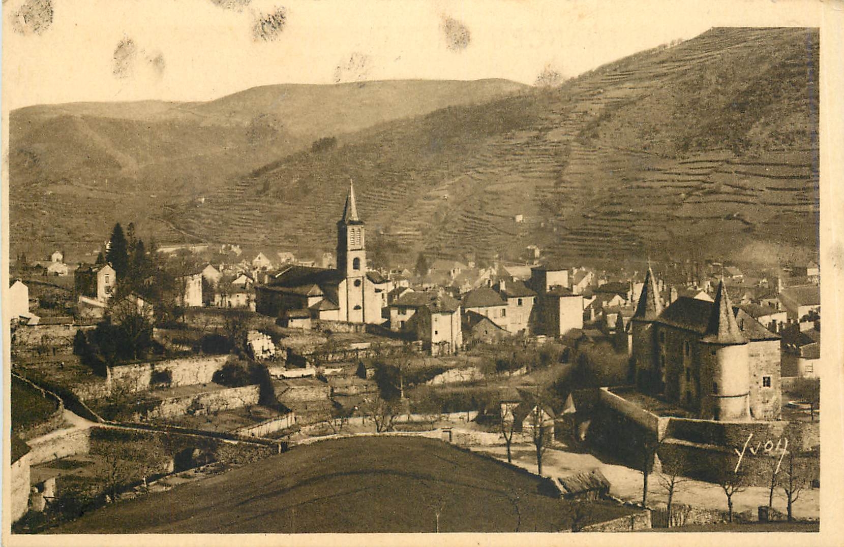 CPA Les Gorges du Tarn  -  Florac Vue generale sur le Château et l'Eglise